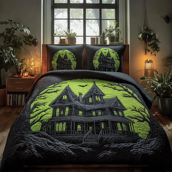 Creepy Halloween 3-Piece Quilted Bedding Set - Design 1 — quilt and two matching pillow shams