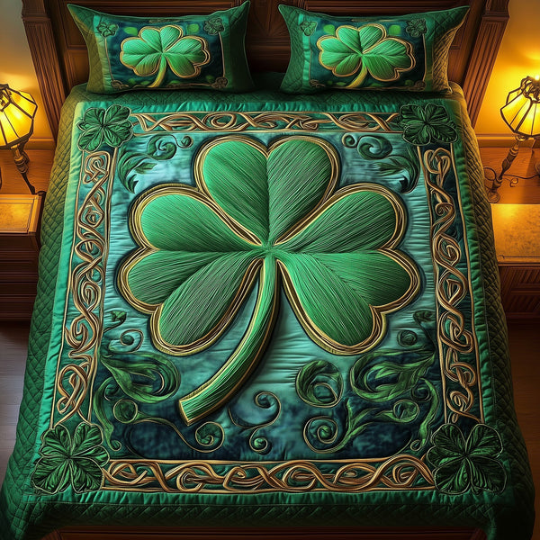 Celtic Shamrock 3-Piece Quilted Bedding Set - Design 13 — quilt and two matching pillow shams