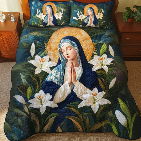Floral Halo quilted 3-piece bedding set on a made bed with two matching pillow shams