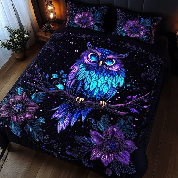 Wise Owl quilted 3-piece bedding set on a made bed with two matching pillow shams